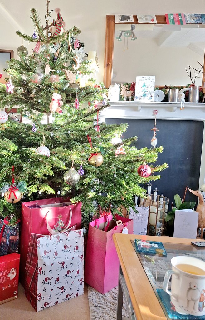 coombes_angie's tweet photo. Looks soooo empty without our #Christmas🌲
It was a beautiful 🌲one this year bought locally #Hadfields & will be recycled ♻️ by them after we gave a donation to our local #hospice ❤️ https://t.co/WgPN4K05D9