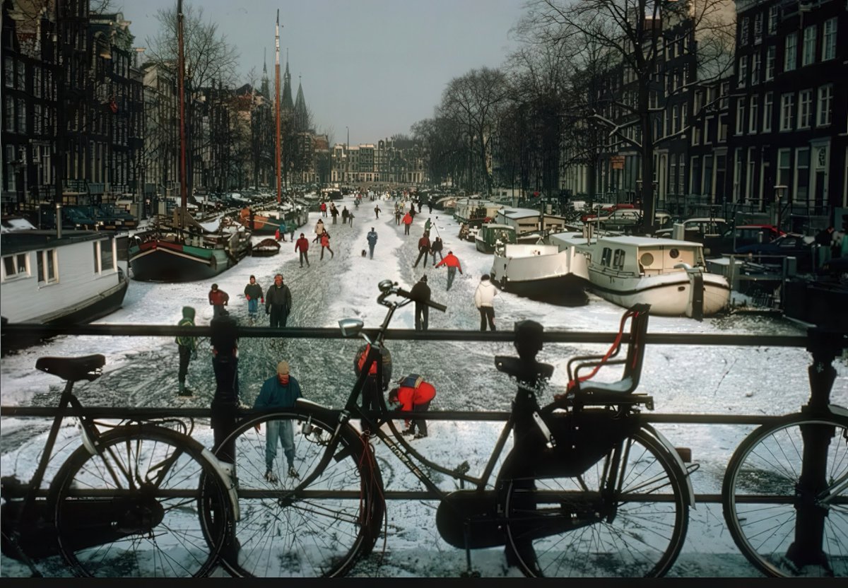 © Harry Gruyaert - Canal, 1988 [Magnum Photos]