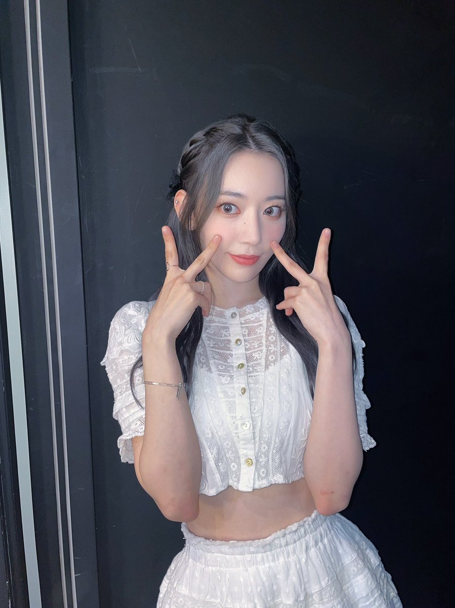 aqualysgrlz's tweet image. 𝚈o pasé mi #𝟶𝟻𝟶𝟷ৎ୭に𝐳𝑦𝐳𝑦 bien a gusto disfrutando de todas las canciones de mi preciosota en su #𝓩𝕚𝐀𑁯𑣿𝟸ʼ居住𝐜ōncᥱr𝕥 💌 o𝑓c le llevé unas florcitas escondidas para felicitarla por lo increíble que fue #𓊈𝙻o𝐯eいঌ𝙷oɴes𝐭𝕪𓊉.

𝑛are𝑙𝕝αh 𝑓r. 𓏲 𝑂cᥱa͟𝕟α 🐚