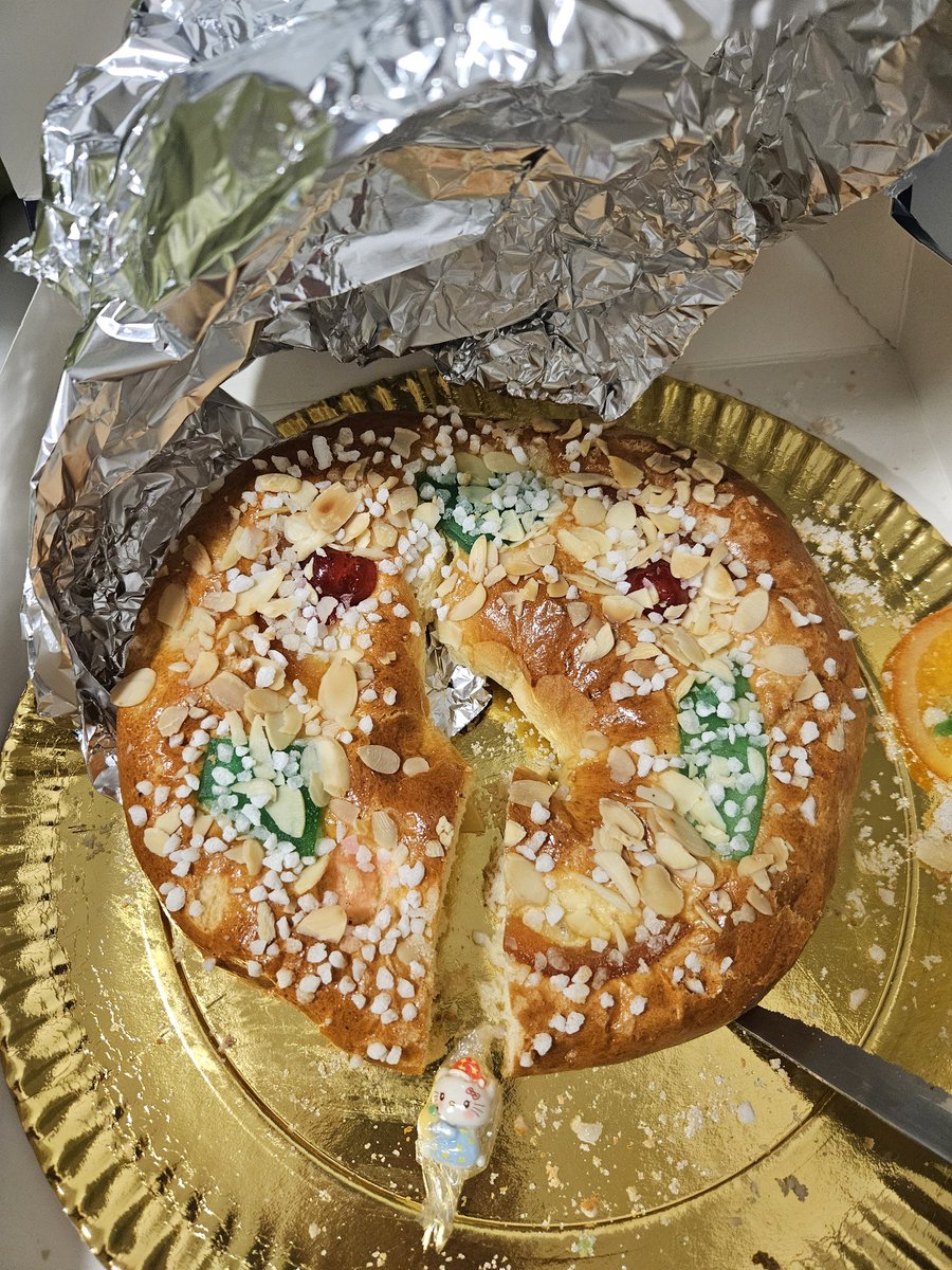 Ayer me tocó el rey y hoy en este roscón tb. me ha tocado la figurita, lo mío es muy heavy...🤣 Felices Reyes!