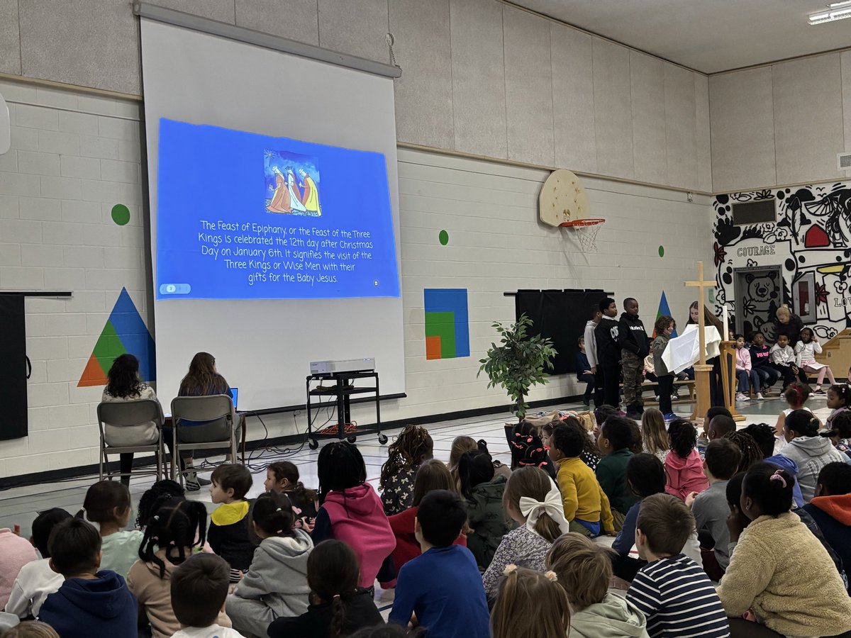 CorpusOCSB's tweet photo. A beautiful Epiphany Liturgy today! 🌟 We celebrated the Light of Jesus guiding us into this new year. Wonderful to pray with our students, staff & families. Let your light shine! ✨🙏 #ocsbRE #ocsbBeCommunity #CorpusProud https://t.co/ZBbATPOKZy