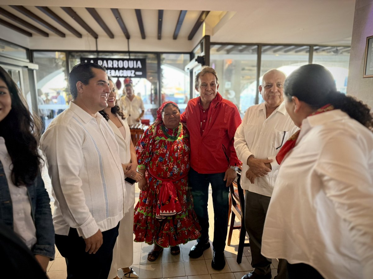 En representación del presidente <a href="/alitomorenoc/">Alejandro Moreno</a> acompañó a la dirigente nacional de la <a href="/CNC_CEN/">CEN_CNC</a> <a href="/LetyBarreraM/">Leticia Barrera</a> a la dirigencia <a href="/PRIVeracruz_/">CDE PRI Veracruz</a> al 111 aniversario de la promulgación de la primera ley agraria con la participación del cenecismo de todo el país.