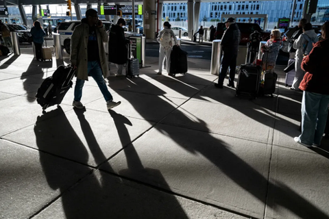 CLittle_Advisor's tweet photo. A frantic attempt to rebook a missed flight turned into a costly crash course in business-impostor scams — now supercharged by AI and slipping through Google’s ad filters. Here are some tips to stay on guard while you travel. https://t.co/HQ0KluKzhH https://t.co/7h5YoTr4K9