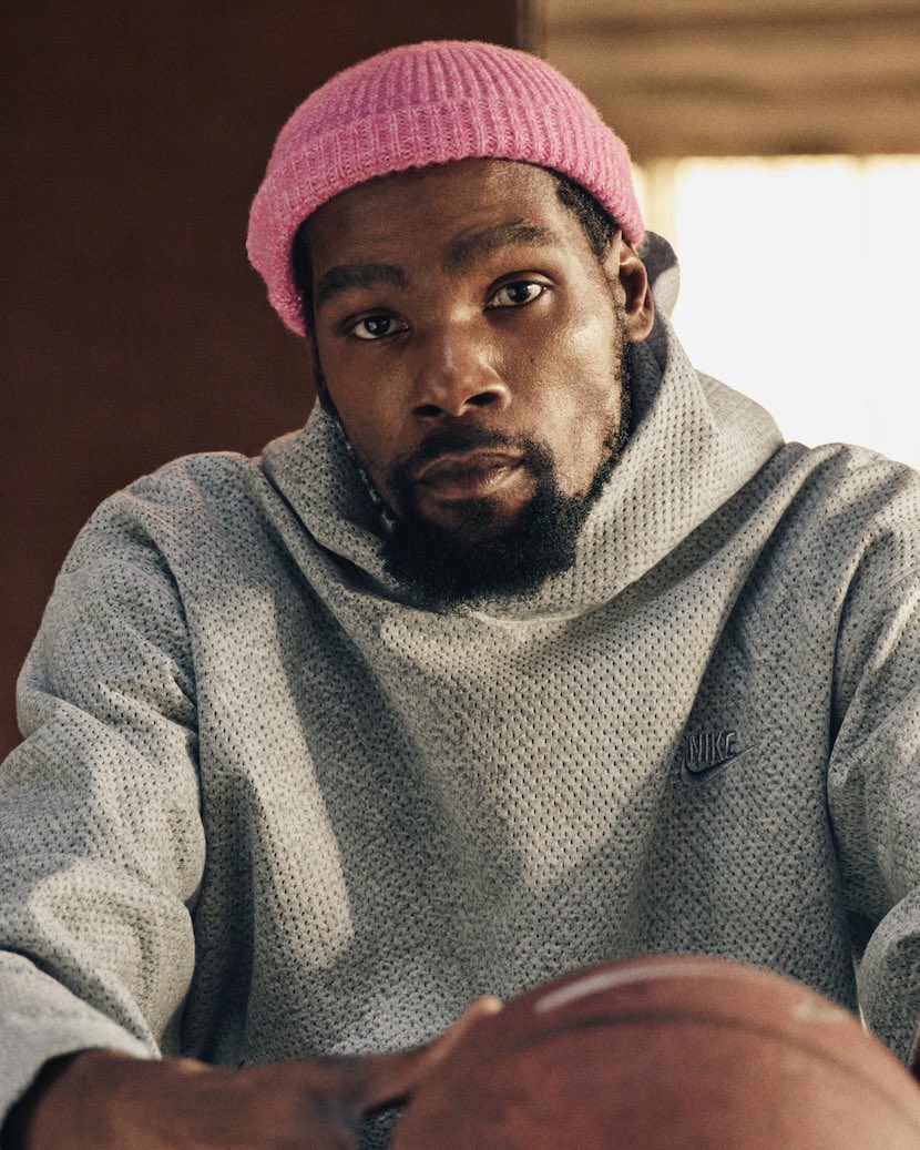 SoleRetriever's tweet image. BREAKING: The Nike KD 6 “Aunt Pearl” returns in Holiday 2026 🎀 @KDTrey5 

Originally released in 2014, the classic colorway pays homage to KD’s beloved Aunt Pearl and highlights Breast Cancer Awareness.