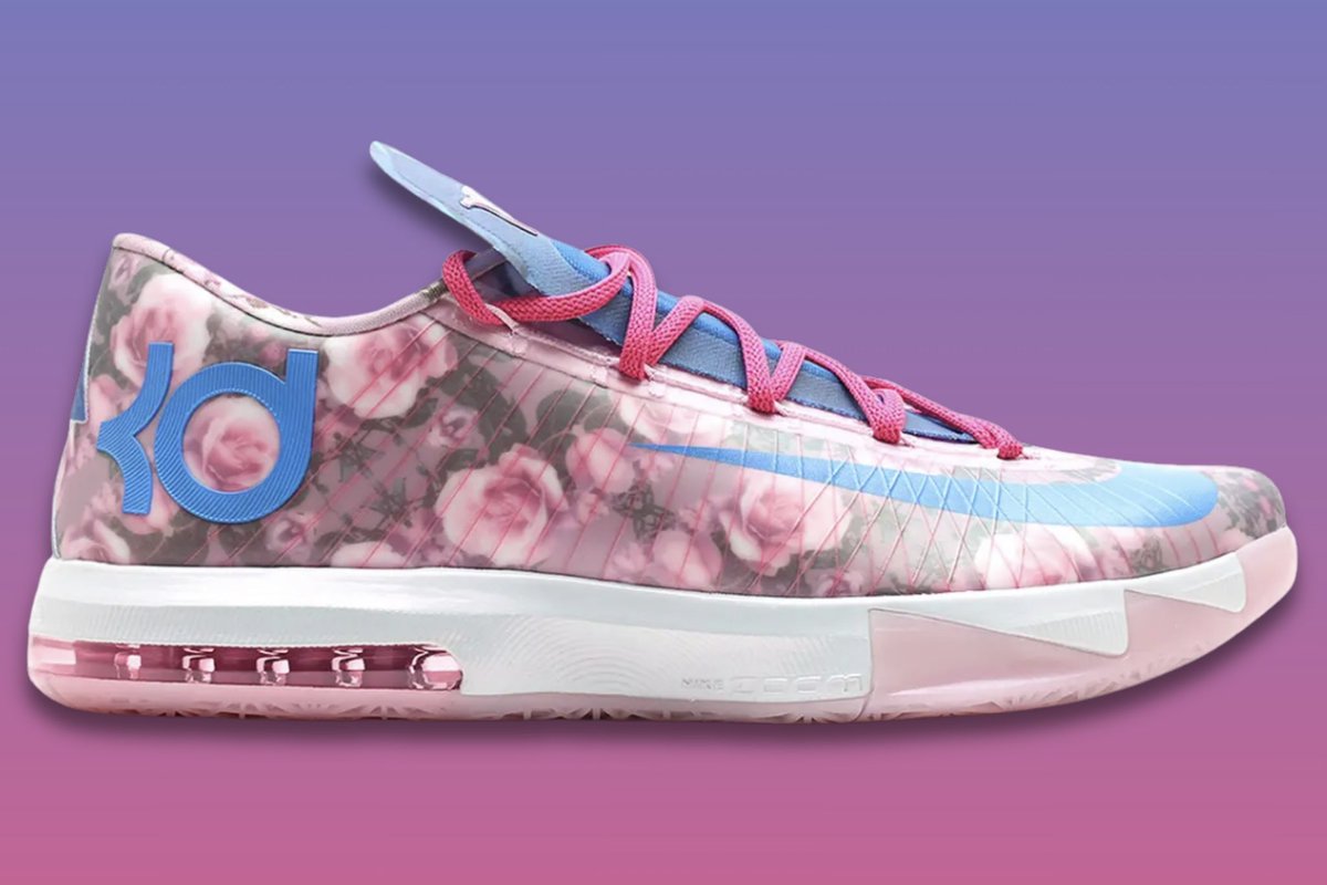 SoleRetriever's tweet image. BREAKING: The Nike KD 6 “Aunt Pearl” returns in Holiday 2026 🎀 @KDTrey5 

Originally released in 2014, the classic colorway pays homage to KD’s beloved Aunt Pearl and highlights Breast Cancer Awareness.