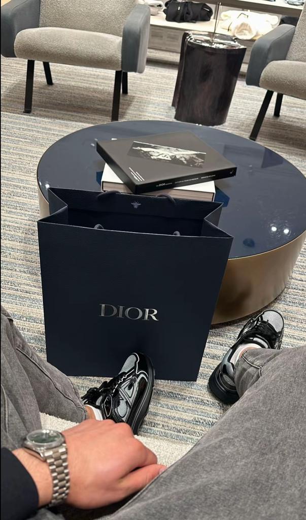 UnknownA122's tweet image. Get on the floor and lick my shoes 🐶