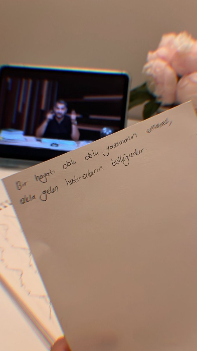 “Belki de bahçen büyümüyor çünkü her çiçek açtığında, birine bahçıvan olduğunu kanıtlamak için onu koparıyorsun.”