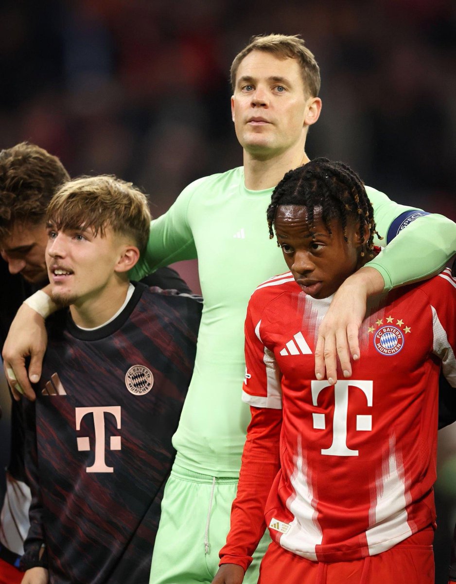 RisingStarXI's tweet image. 🇩🇪 Lennart Karl (17)
🇩🇪 Wisdom Mike (17)
🇵🇪 Felipe Chavez (18)
🇸🇪 Jonah Kusi Asare (18) [On Loan]
🇩🇰 Jonathan Asp Jensen (19) [On Loan]
🇩🇪 Tom Bischof (20)
🇩🇪 Aleksandar Pavlovic (21)
🇩🇪 Jamal Musiala (22)

Bayern’s Future is 𝐅𝐔𝐂**** 𝐒𝐀𝐅𝐄 🔴🔐