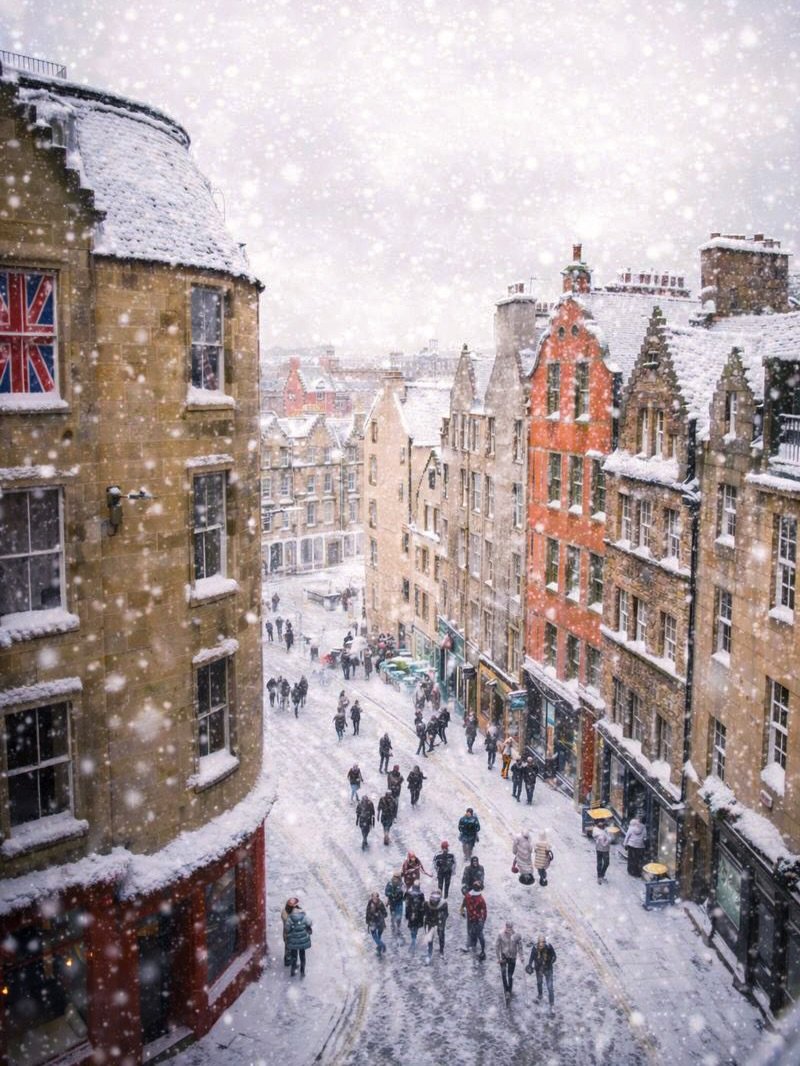 PrettyCitiesX's tweet photo. Winter in Edinburgh, Scotland 🏴󠁧󠁢󠁳󠁣󠁴󠁿 https://t.co/O9VjInkc0Y