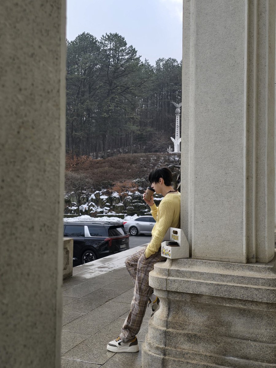 lettersfromchan's tweet image. 260107 🐺📷 [3:26-29AM]