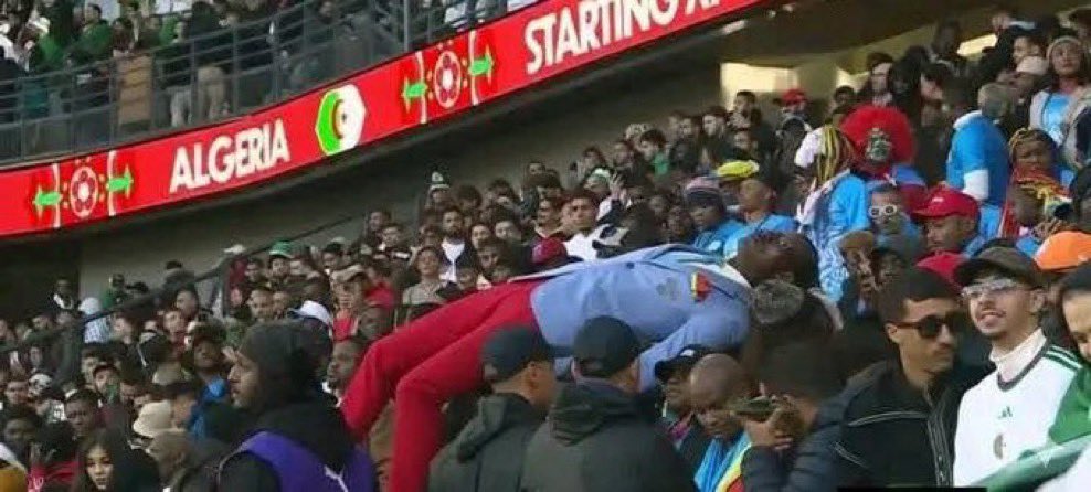 Sahrasahrab's tweet image. MDRRRRRRRRRRRREEEEE L’IMAGE DU MATCH, ET MÊME DE LA CAN TOUT COURT #ALGCON #ALGRDC