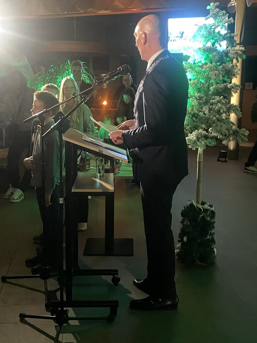 Nieuwjaar in #Heemskerk met het uitreiken van de jeugdlintjes.