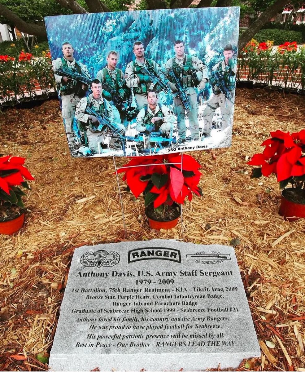 op_hawkeye's tweet image. 1.6.2009 ~ Staff Sergeant Anthony Davis 🇺🇸

#OpHawkeyeRemembers #AnthonyDavis #75thRangerRegiment &amp;lt;1&amp;gt; #RLTW #SuaSponte #supportourSOFcommunity #operation_hawkeye

📜 arsof-history.org/fallen/2009_da…
📜 themeltingthought2000.wordpress.com/2017/01/18/a-t…
📰 audacy.com/connectingvets…
📰 news-journalonline.com/story/news/edu…