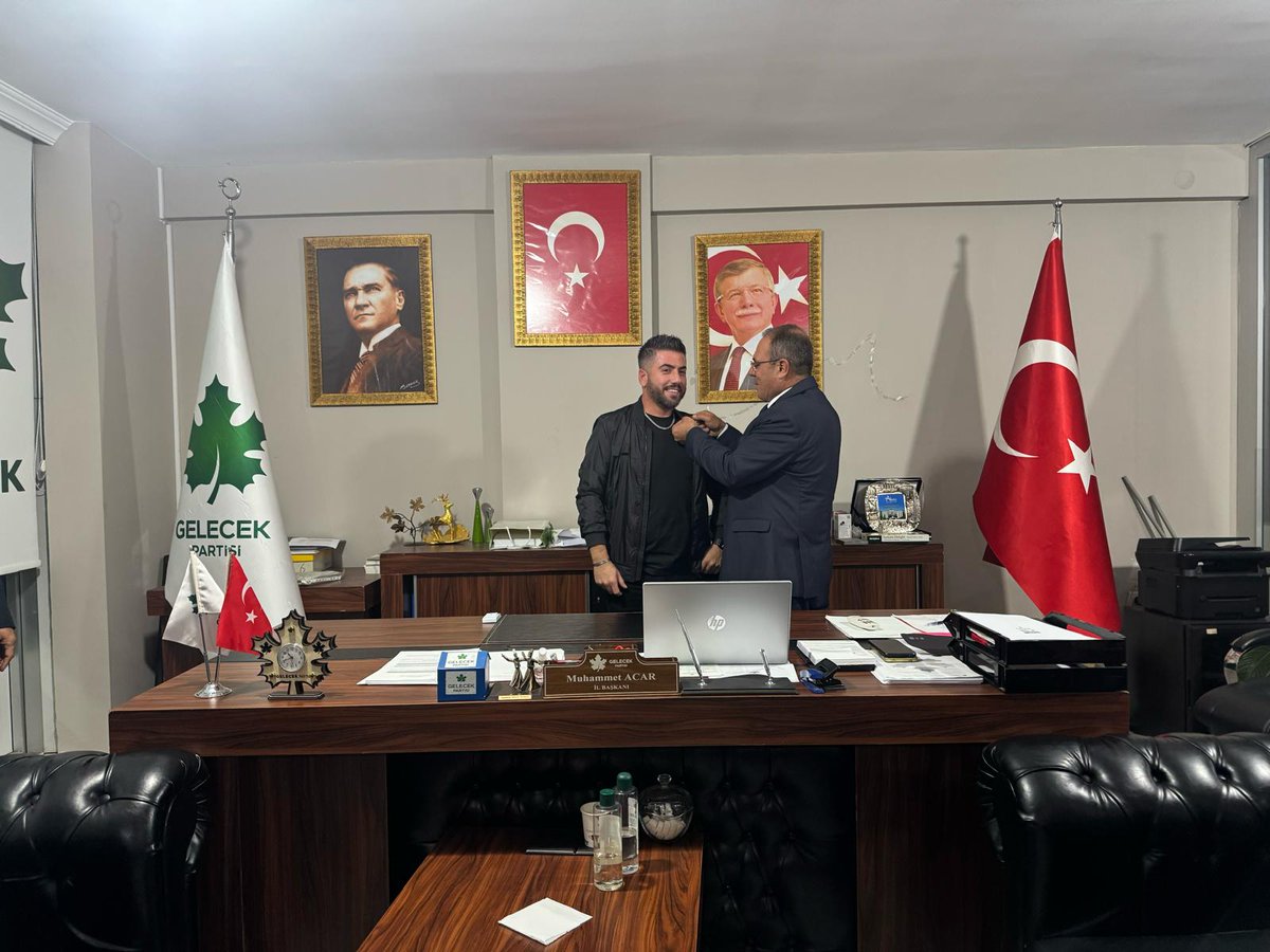 Partilerimiz kurulduğu günden bu yana seçmenin değerli oyları ile seçilen milletvekili demeye dilim varmayan kişilerin istifaları ile siyasetin yöneticilerinin de bu suça iştiraki söz konusudur.Siyaset dürüst namuslu ve omurgalı insanlarla yapılır.Omurgasız siyasete hayır diyoruz