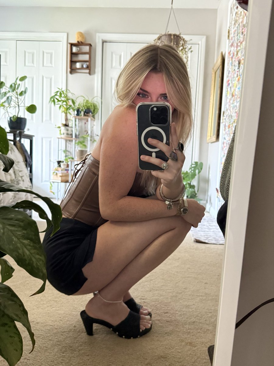 what’re you looking at footboy🤭