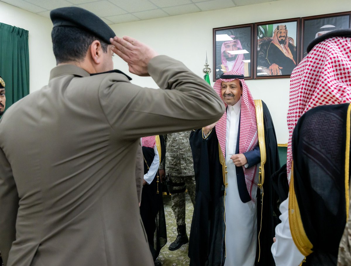 Emara_Albaha's tweet photo. سمو الأمير الدكتور #حسام_بن_سعود_بن_عبدالعزيز
أمير منطقة #الباحة، يزور محافظة المخواة، ويتفقد سير العمل والمشروعات التنموية، ويلتقي بالأهالي.

#امارة_منطقة_الباحة https://t.co/M0lHpayTAG