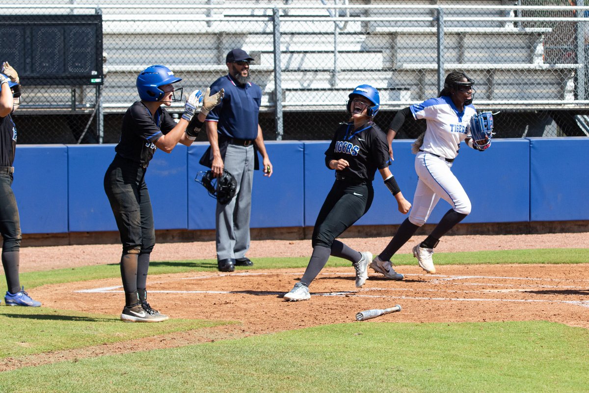 MemphisSoftball's tweet image. Mood because we’re 𝗢𝗡𝗘 𝗠𝗢𝗡𝗧𝗛 𝗔𝗪𝗔𝗬 from our season opener ⏳