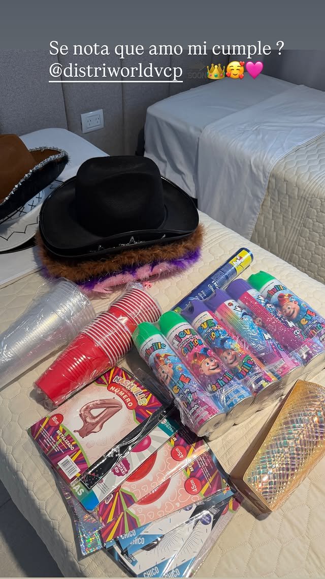 archivepoggio's tweet image. Preparativos para el cumpleaños de Julita