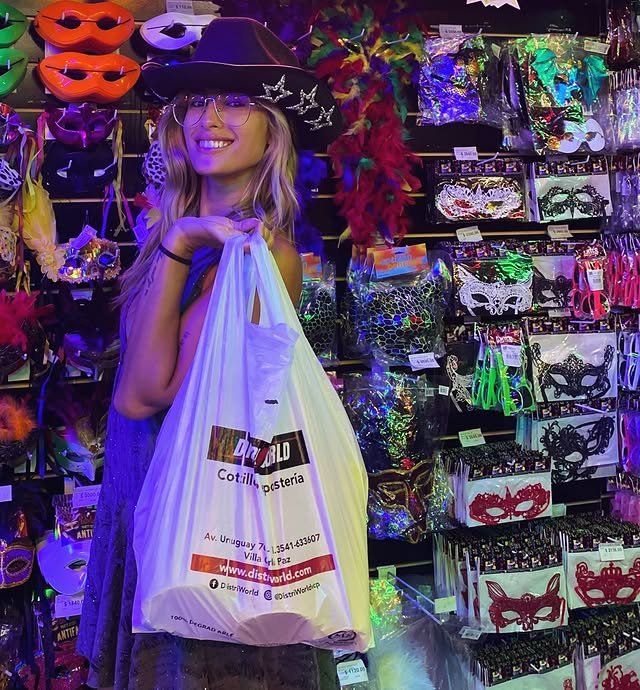 archivepoggio's tweet image. Preparativos para el cumpleaños de Julita