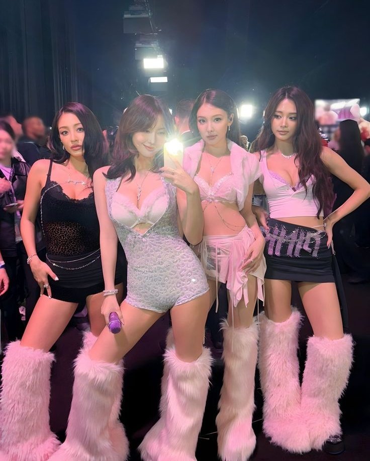 OLTSupport's tweet image. Victoria's Secret teases a collaboration with TWICE tomorrow 👀

VICTORIA SECRET X TWICE is coming