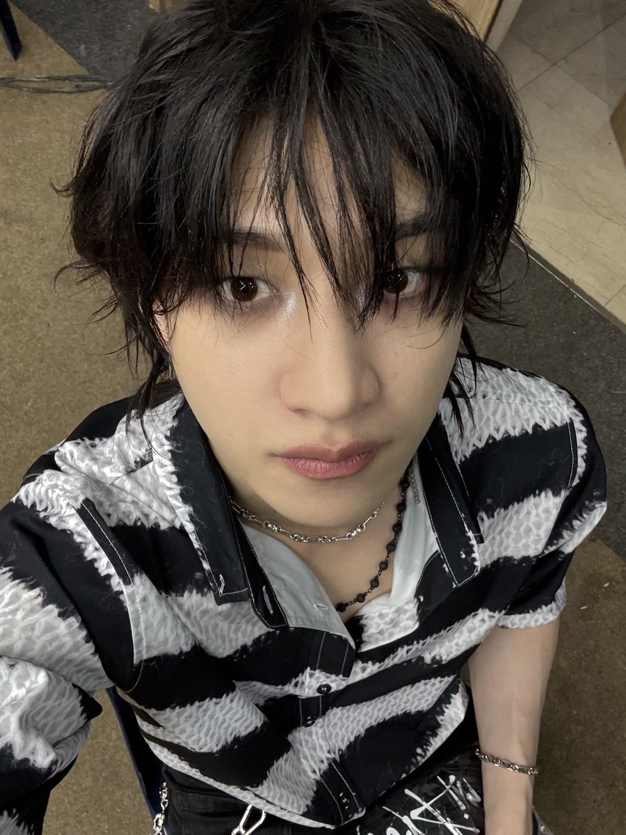 gnabnahcpics's tweet image. he has no business looking this pretty