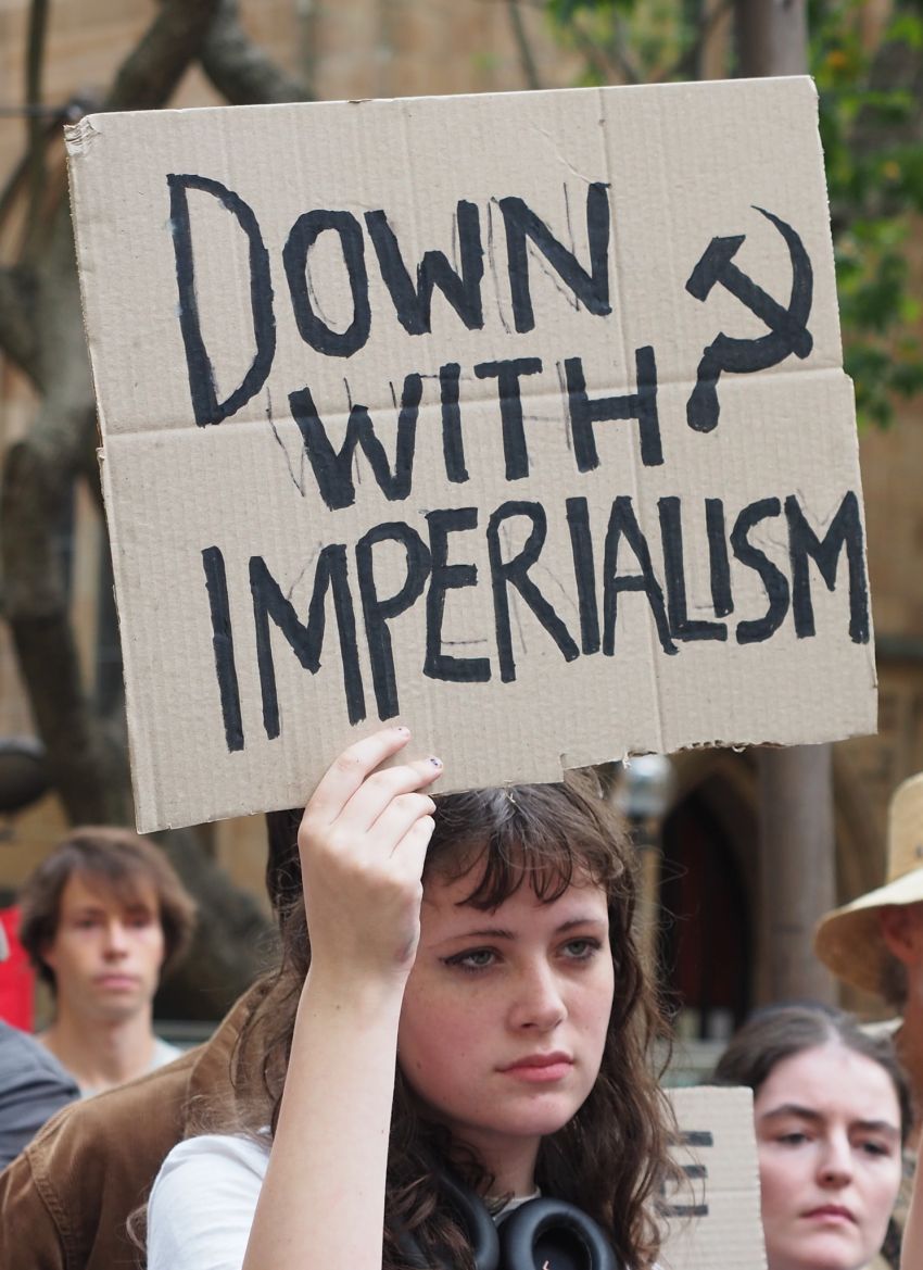 Dispropoganda's tweet image. &amp;gt;"DOWN WITH IMPERIALISM"

&amp;gt;Imperialist symbol