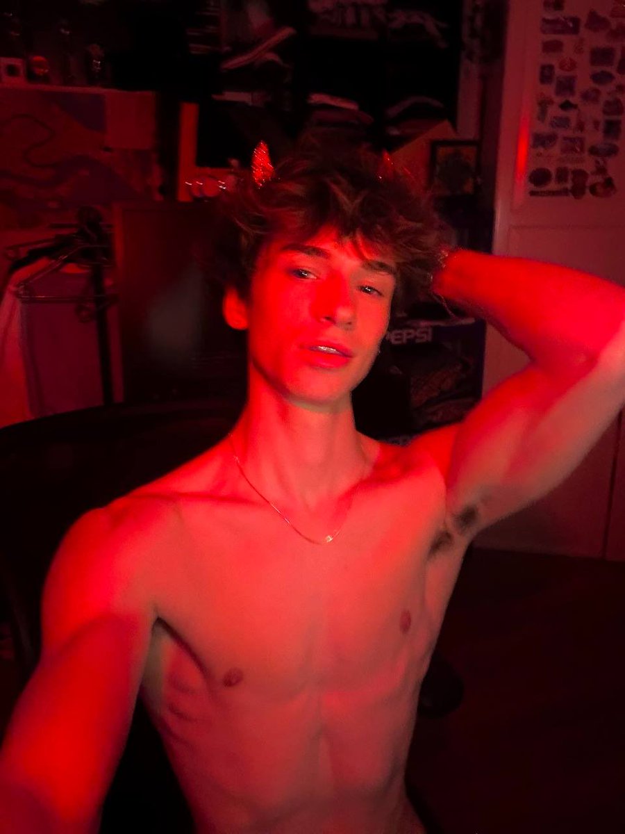 hotchocolate236's tweet image. Wassup!