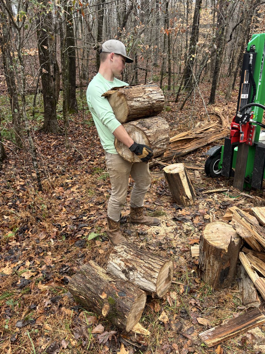 JoshuaHale2027's tweet photo. When your dad is a football coach all chores start with, “This is training for next season”! A full days work for a few dollars and some training, I’ll take it! Senior season starts now! https://t.co/b0lQbpzN1G