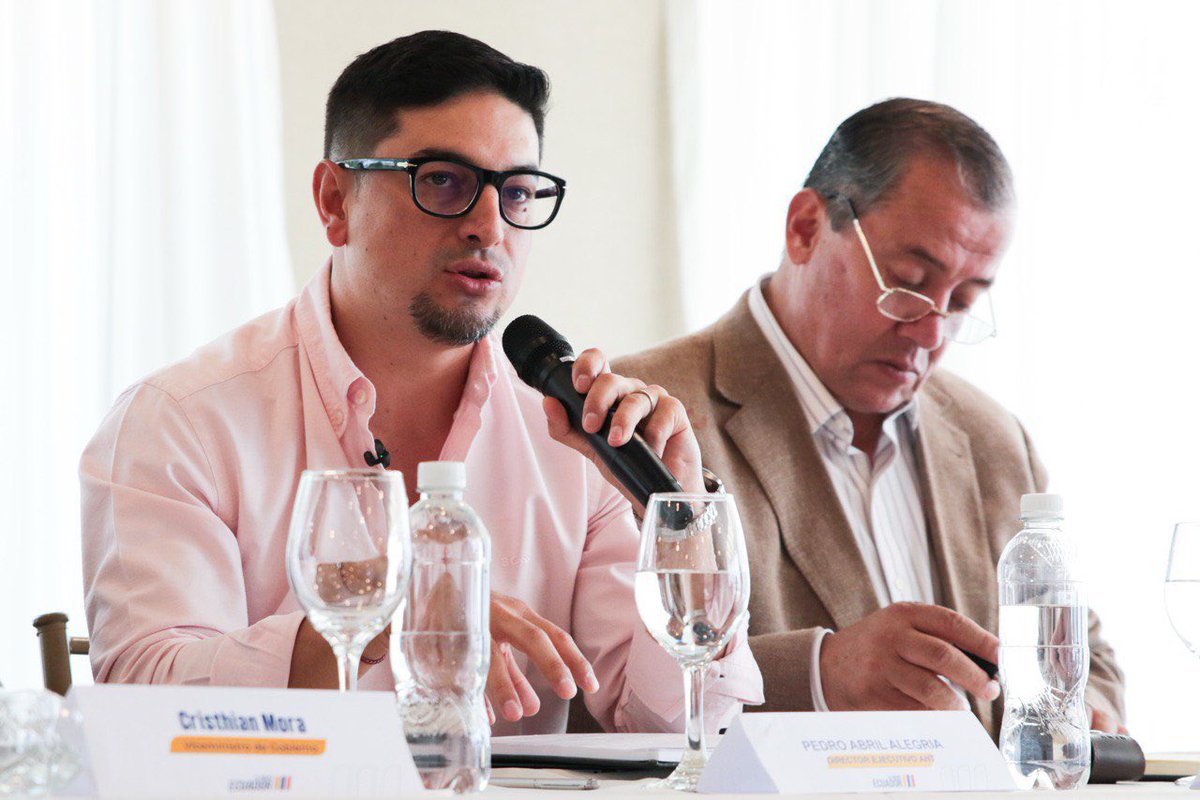 🚓 150 nuevas motocicletas para fortalecer el control vial a través de la <a href="/PoliciaEcuador/">Policía Ecuador</a>.

🚦 Reactivación de los escuadrones de carreteras y acciones focalizadas en #Manabí y #Quevedo.

El gobierno en territorio responde. 
#ElNuevoEcuador