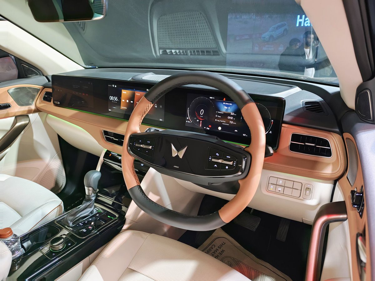 theskindoctor13's tweet image. Mahindra has launched the facelifted XUV700, called the XUV 7XO.

I'm sure the performance and tech would be good, but the interiors are surely a downgrade. What was once a classy light beige-and-black combination has now been turned into a tacky, Karol Bagh–style finish.