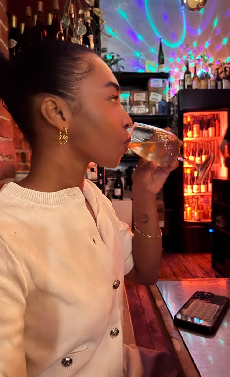 bailainey’s side profile… LETHAL