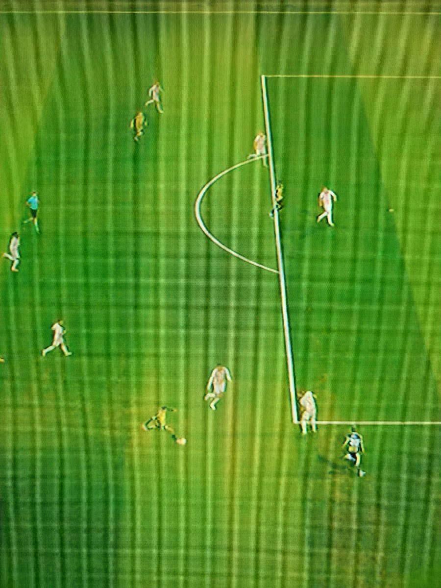 Maçı 4cü dakikadan sonra izlemeyi bıraktım.Gol ofsayt.
VAR ,30 saniyede göstereceği ofsayt çizgisini 6.1 dakika sonra gösterdi. 
Şimdi sırada  finalde hakemin Yasin Kol olmasıdır.