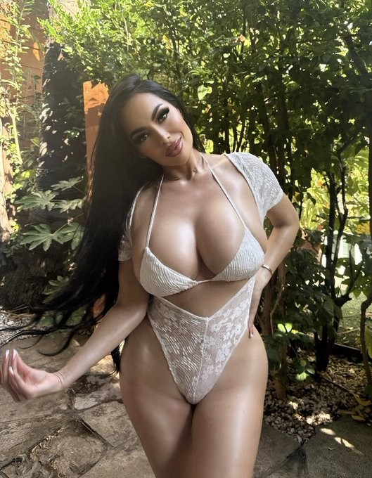 Jenn Marie - good morning 🤍🌴✨ https://t.co/VqQV25RTU5