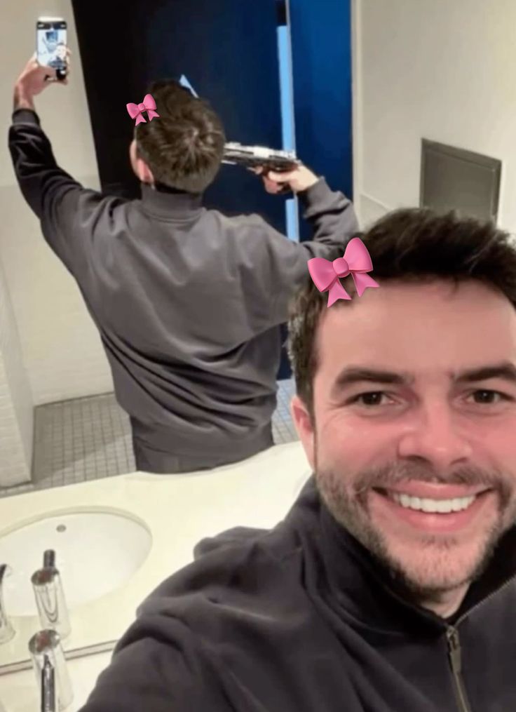 Финна Вульфгарда хейтят за прическу как и Хенджина когда-то (он сбрил волосы по нужде)

Как же ж вы заебали