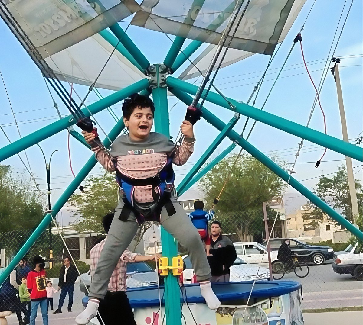 ذوق و شوق یه کودک رو ازت گرفتن، و این زخمیه که فراموش نمی‌شه… #کیان_پیرفلک