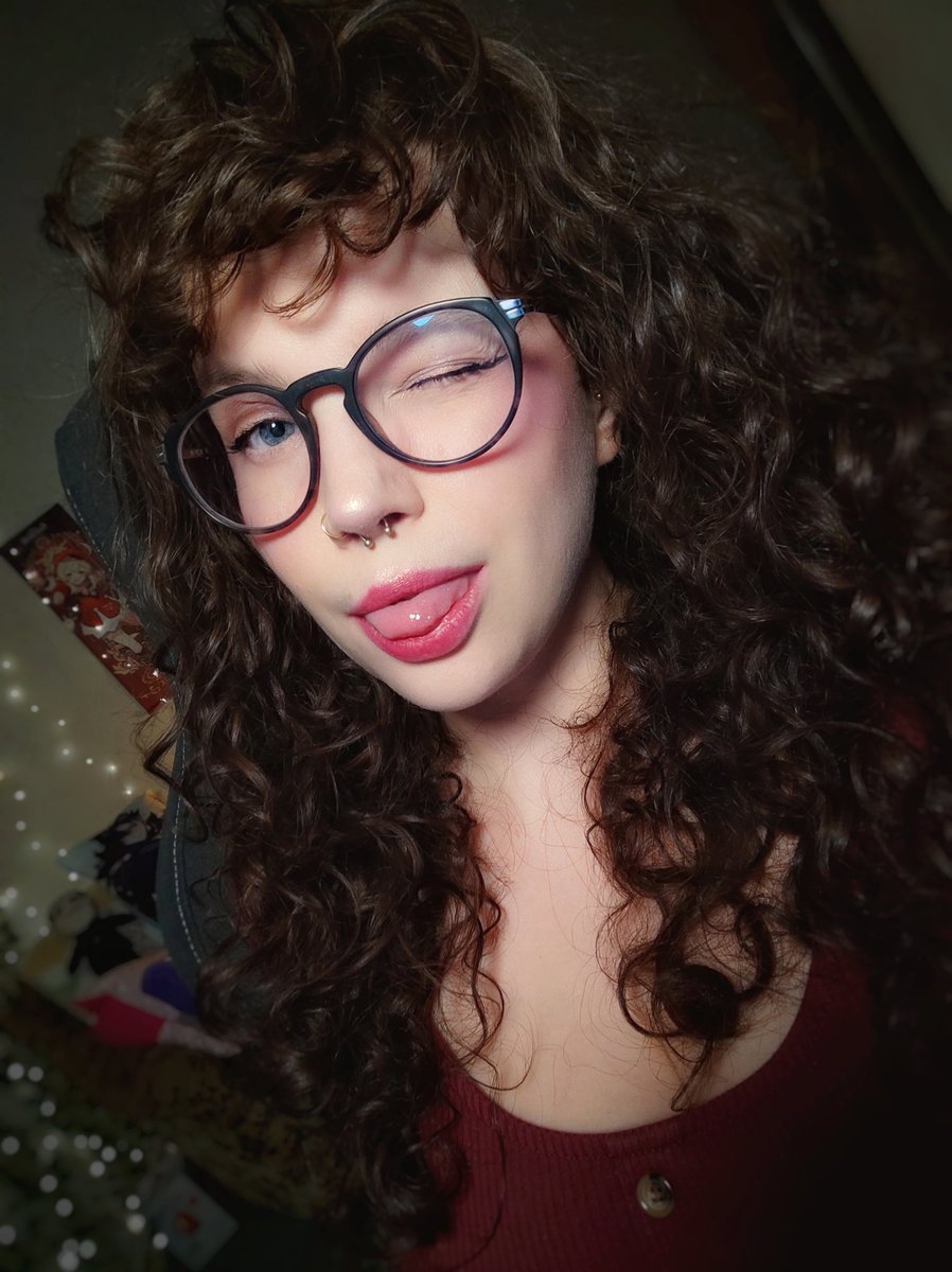 Something about a wizard never being late or whatever? 🥲

STREAM IS LIVE! ✨

twitch.tv/withafeather 🪶