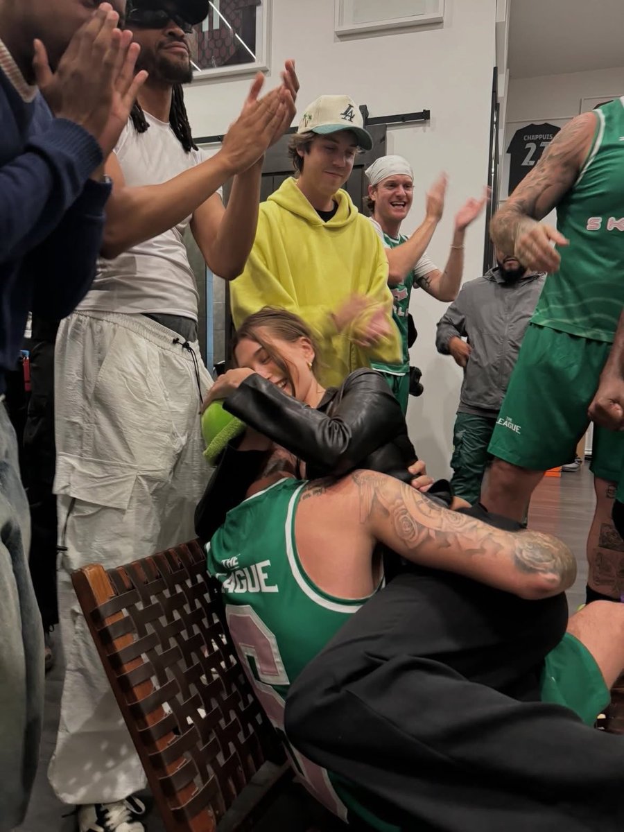 nikkiluvsbiebs3's tweet image. Mr. and Mrs. Bieber 🥹🥰❤️