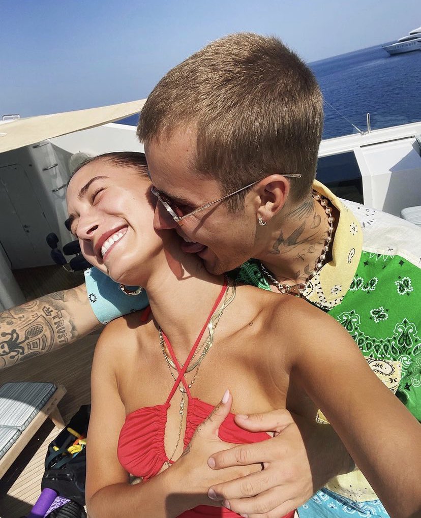 nikkiluvsbiebs3's tweet image. Mr. and Mrs. Bieber 🥹🥰❤️