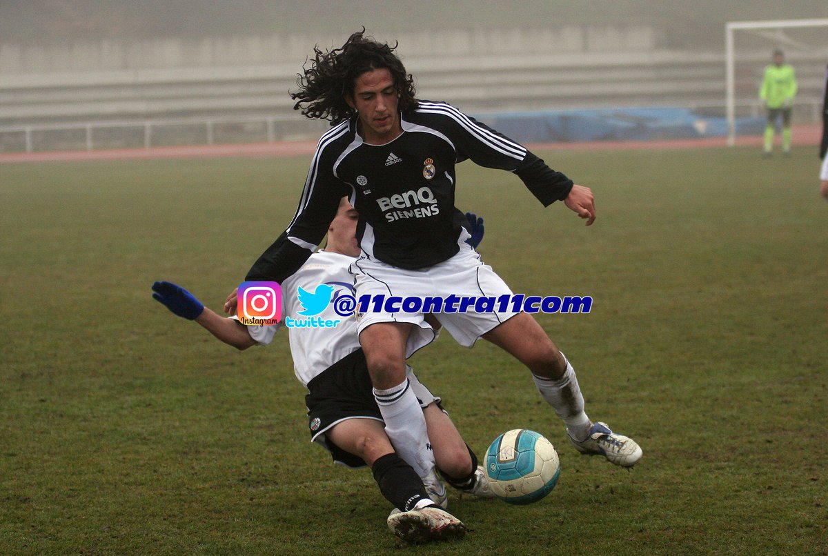 11contra11com's tweet photo. #aquellos11contra11 #aquellosuds
🧐 Jesús Hernández de la Torre 'Piojo' , jugador del ⚽️ UDS #DivisióndeHonorJuvenil, pugna por el balón con Dani Parejo, jugador del @realmadrid

🏟️ Las Pistas del Helmántico
📆 Enero 2007
#fútbol #salamanca #recuerdos #aquellosmaravillososaños https://t.co/GsagiWthJR