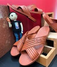 NotthereMinnie's tweet image. "Es que Estados Unidos les quiere quitar el petróleo 🥹" 
Valentina…¿Yo me baño con petróleo? No tengo agua, la luz se va más rápido que Maduro corriendo por su vida, el gas no dura un coño¿TU CREES QUE A MI ME IMPORTA EL PETRÓLEO? EL ÚNICO PETROLEO QUE VI EN MI VIDA FUE ESTO