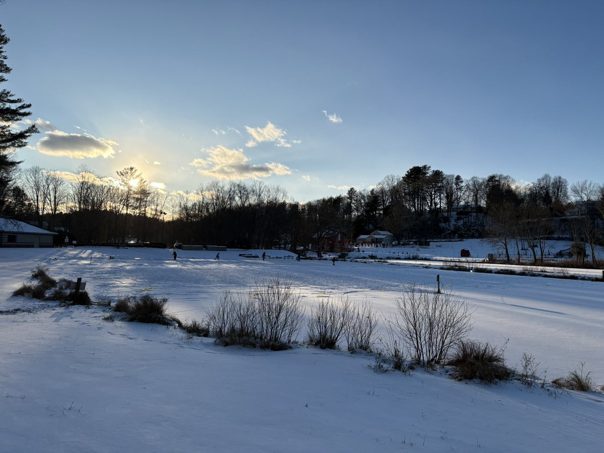 rlacmetros's tweet photo. @ChrisMurphyCT @CNN Eastbury Pond
Glastonbury, CT
The way nature intended https://t.co/g54g9e2rky