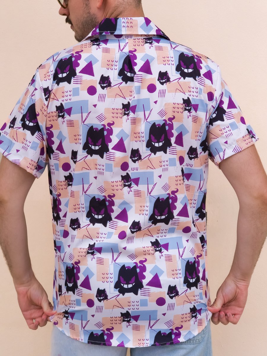 ✨ Oiiiee ✨
A camisa do Gengar tá no ar 👕

É um item limitado e provavelmente vai ser único 😭 (eu sei, mas prometo pensar com carinho em fazer mais)

- Ela é feita em tecido Super Soft (90% poliéster e 10% elastano)

- Estampa exclusiva e única feita por mim ✨