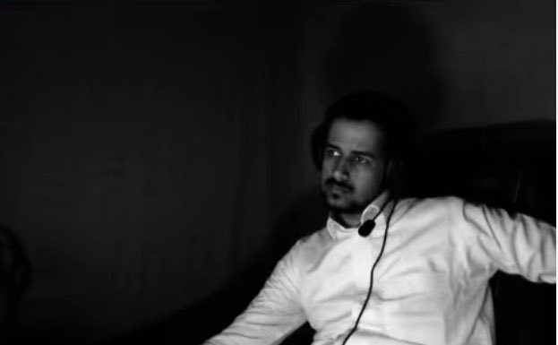 وانا داخله اشيك على الايميل كل يوم