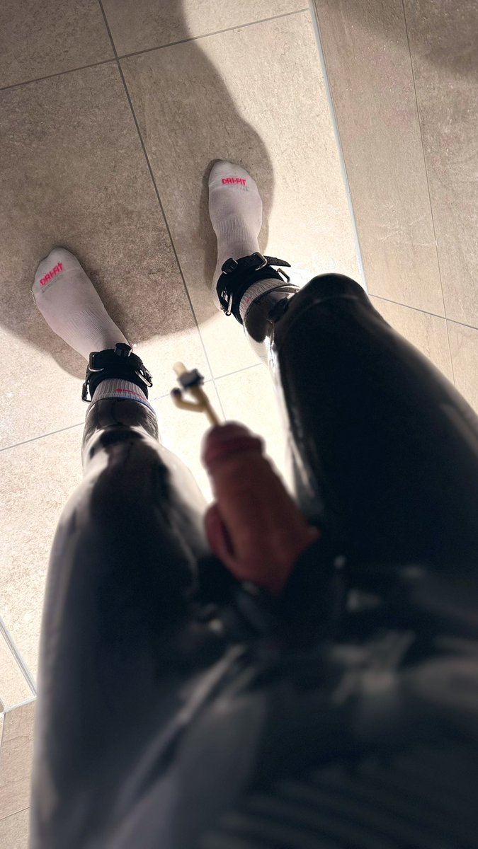 jerkyslave's tweet photo. Giving the @cuffedstore wetstraints a test ride 😈🥵 https://t.co/zgKwsngZqT