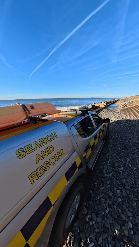 CRV1 out on patrol. Lower Prom, Rossall. Coastal Emergency? Call 999 and ask for the Coastguard! 🟡 HM Coastguard 🔵 To SEARCH 🔵 To RESCUE 🔵 To SAVE #alwaysoncall #coastguard #hmcoastguard #searchandrescue #sarfamily facebook.com/reel/714255968…