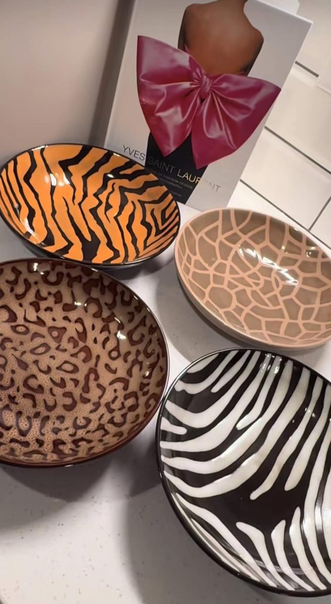 layxsnv's tweet image. Im so OBSESSED like I didn’t know I needed patterned bowls like this until now 🦒😍💕😭