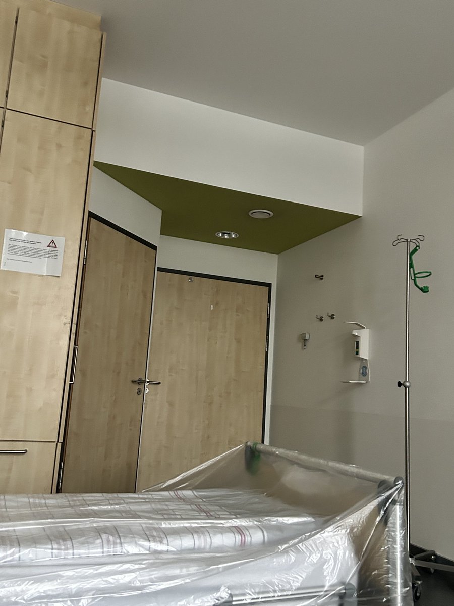 Und noch immer bin ich im Krankenhaus.  Aber am Samstag darf ich wieder heim. Gott sei Dank denn dass ist nichts für mich obwohl die Leute alle nett sind.