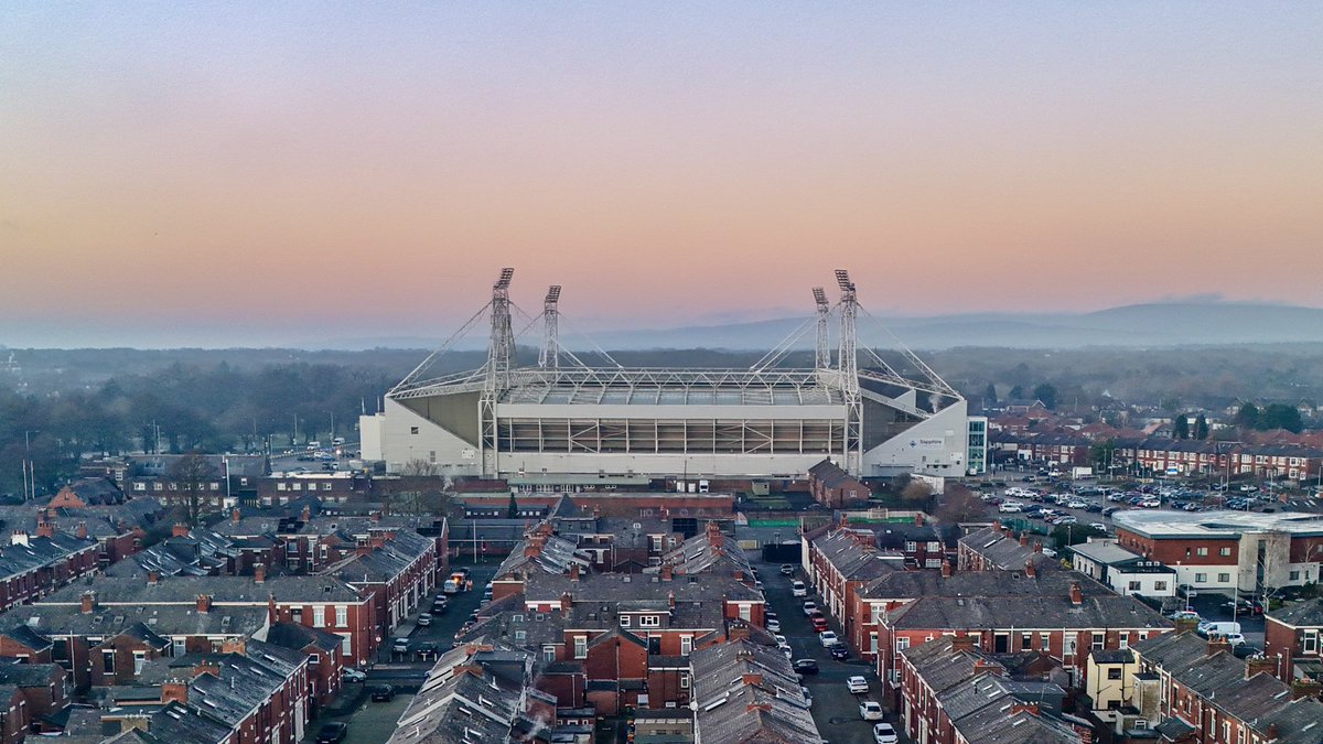 Deepdale, resting in some mid December before the hetic football schedule 

#drone #drongphotography #dronestagram #dji #djiuk #djimini4pro #fyp #preston #lancashire #photo #photography #pne #pnefc #preston #football #stadium #championship #efl #eflchampionship