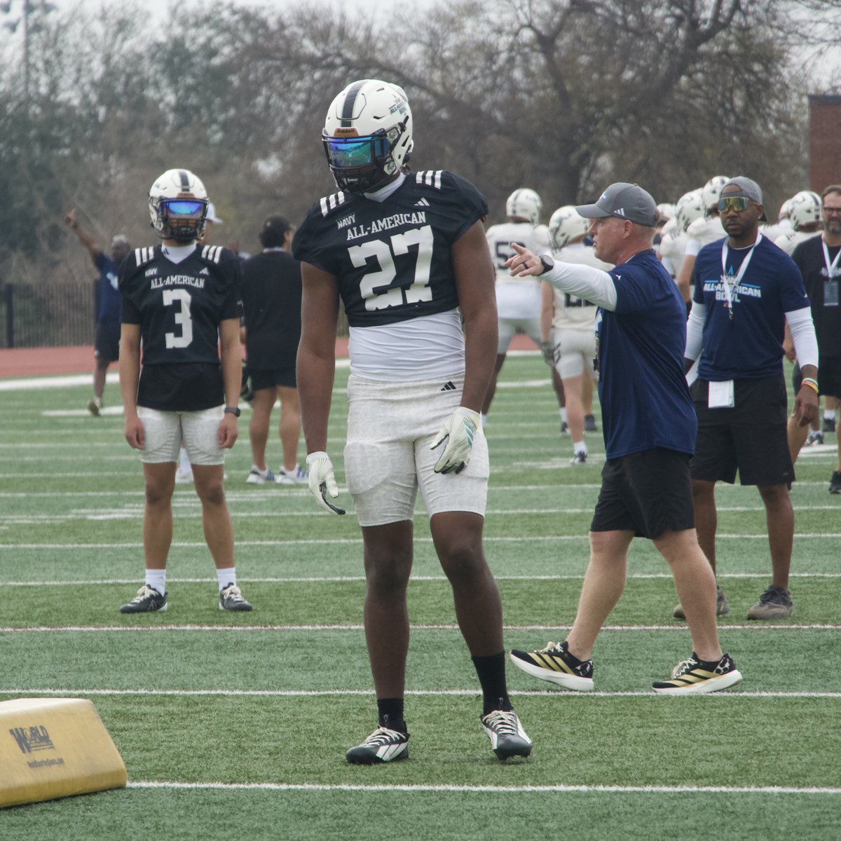 BDammone's tweet image. 2027 3 ⭐️ 6’7 260 lb DE @Marvin_Nguetsop wins the most impressive getting off the bus award today at @AABonNBC practice day 1. #ATW @ChrisGilbert_1 @CoachWMuschamp