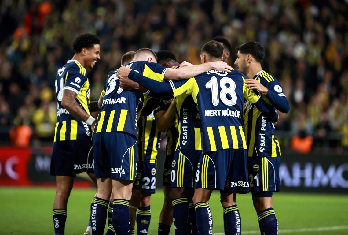 🏆SÜPER KUPA FİNALİ

Fenerbahçe 🆚 Galatasaray

🗓️ 10 Ocak 2026 Cumartesi

🏟️ Atatürk Olimpiyat Stadyumu